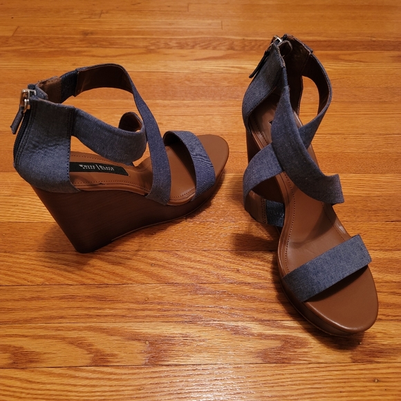 WHITE HOUSE BLACK MARKET WEDGE HEELS - Picture 2 of 4